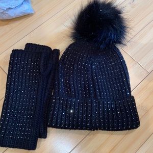 BCBGMAXAZRIA hat and open finger gloves